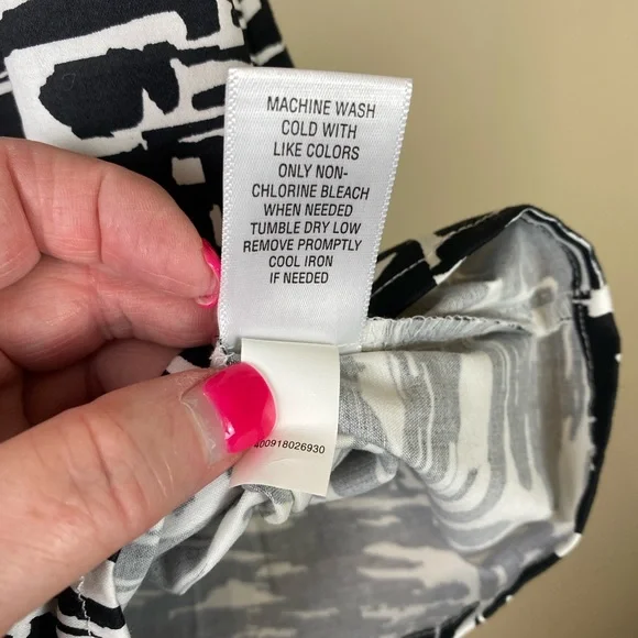 Apt.‎ 9 Black and White Abstract Women's Blouse - Picture 4 of 7